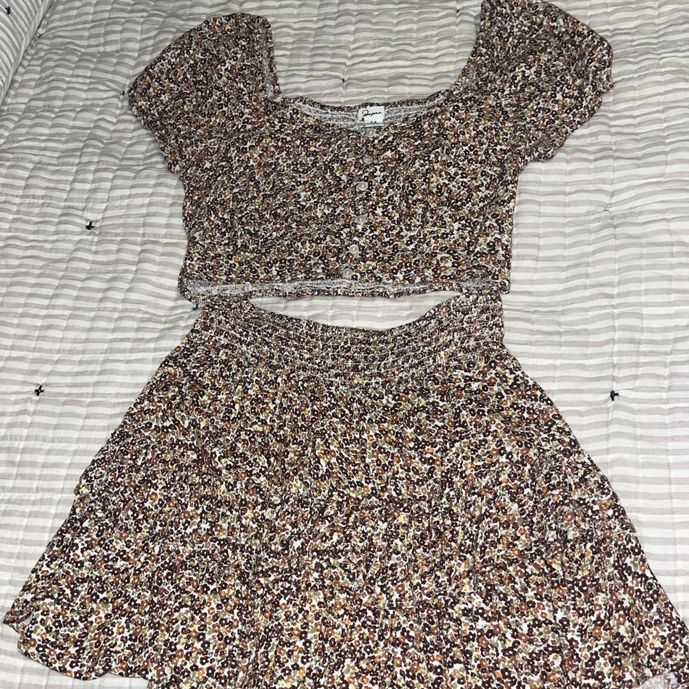 Juniors skirt and top set
